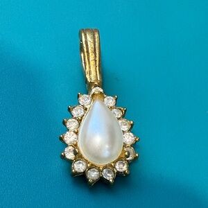 Vintage Regency Faux‎ Pearl & Rhinestones Pendant Tiny Gold Tone Teardrop